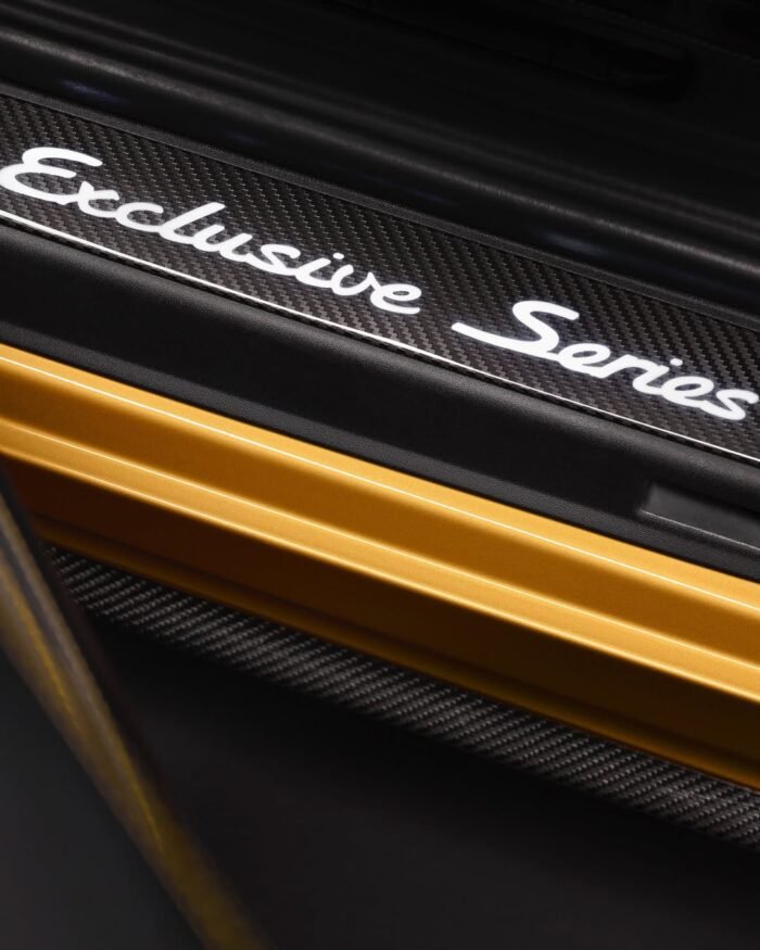 Porsche 911 Turbo S Exclusive Series 991 607PS - Image 4